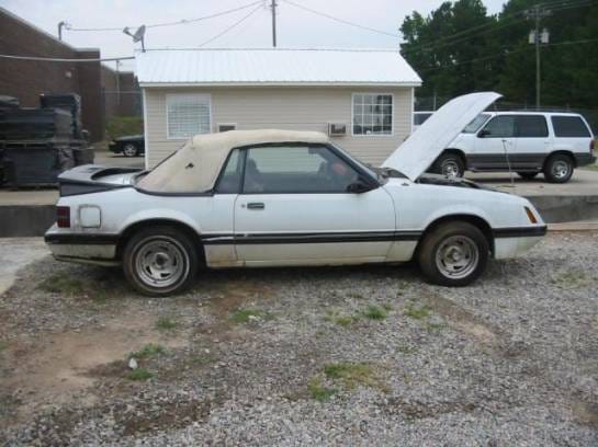 1985 Ford Mustang 5.0 - White