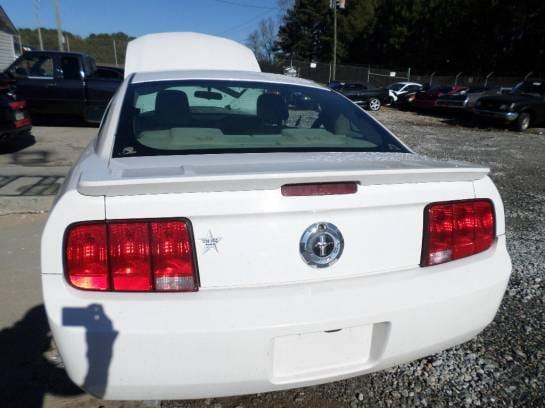 2006 Ford Mustang Coupe V6 thumbnail 3