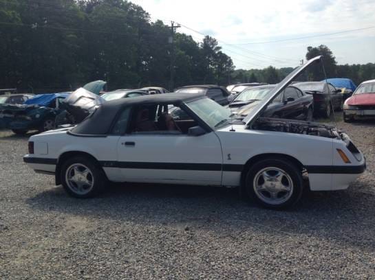 1986 Ford Mustang Convertible White thumbnail 2