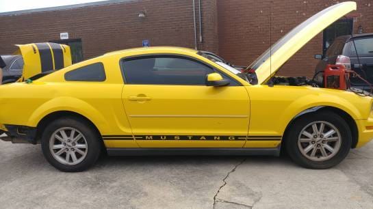 2005 Ford Mustang thumbnail 2