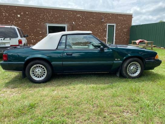 1990 Ford Mustang 5.0 Automatic Convertible thumbnail 2