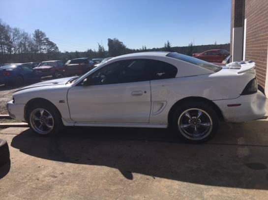 1995 White Coupe Ford Mustang - Image 1