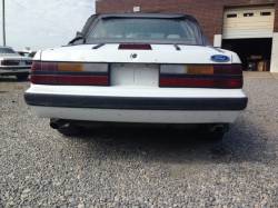 1986 Ford Mustang Convertible White - Image 3
